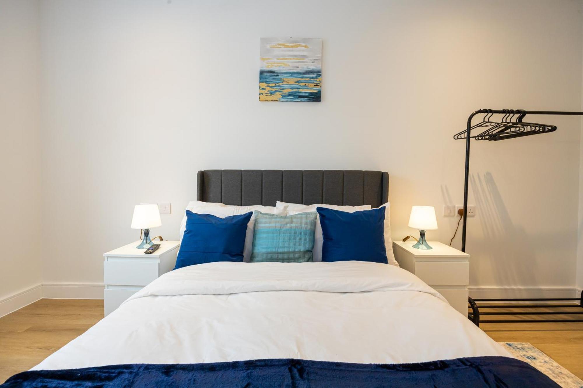 Modern 2 Bed Near Wythenshawe Hospital And Manchester Airport With Parking Exterior photo