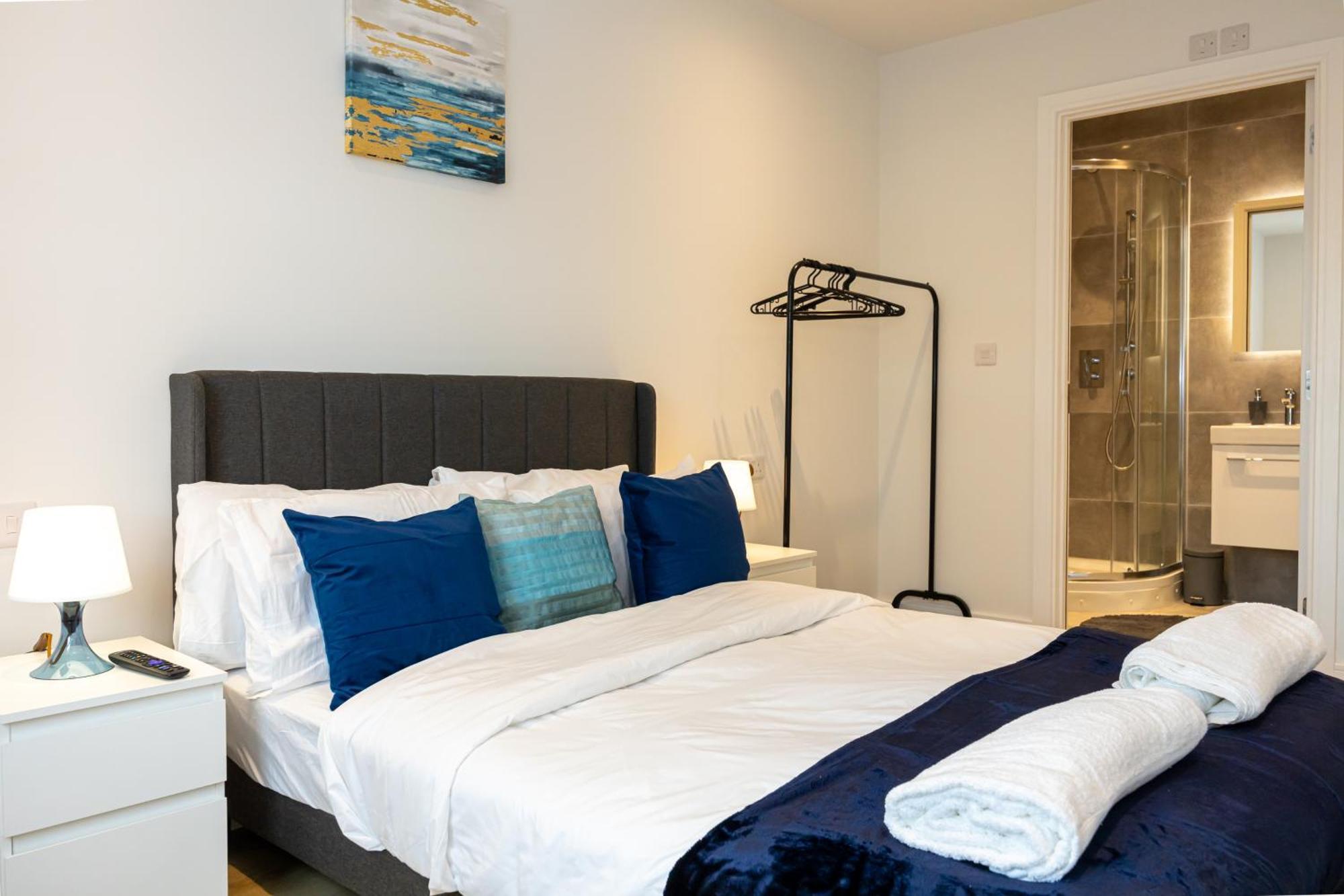 Modern 2 Bed Near Wythenshawe Hospital And Manchester Airport With Parking Exterior photo
